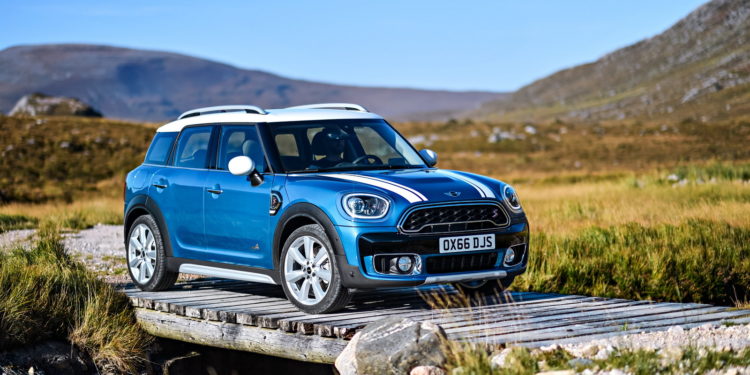 MINI trabalha num novo crossover eléctrico! 16