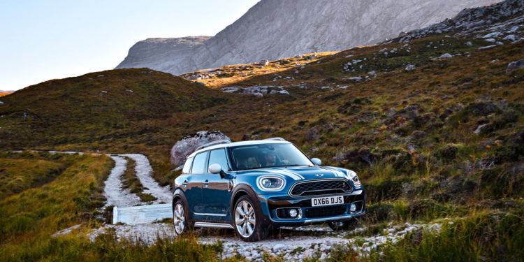 MINI trabalha num novo crossover eléctrico! 18