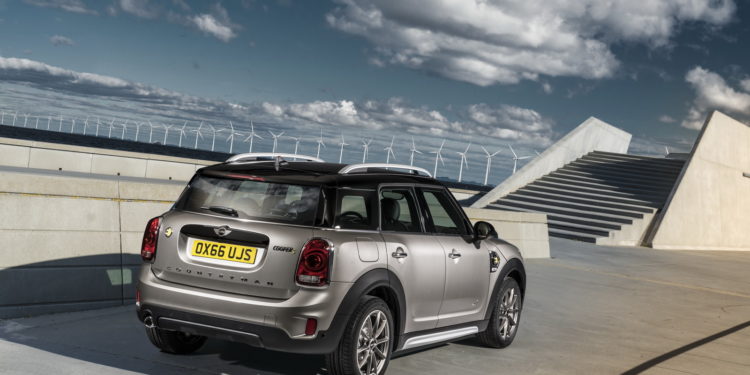 MINI trabalha num novo crossover eléctrico! 13