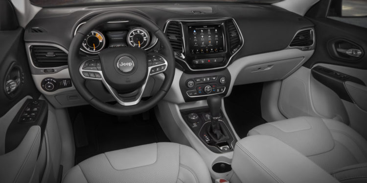 Jeep Cherokee de "cara lavada" a caminho do salão de Detroit! 13