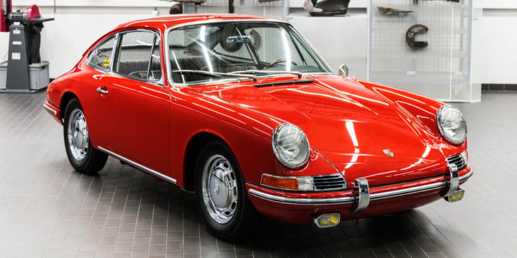 Este é o Porsche 911 mais antigo do museu de Estugarda! 22