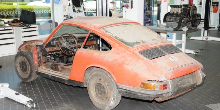 Este é o Porsche 911 mais antigo do museu de Estugarda! 21