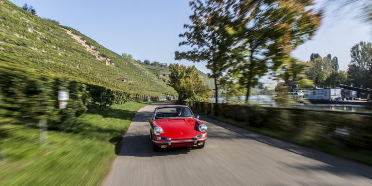Este é o Porsche 911 mais antigo do museu de Estugarda! 18
