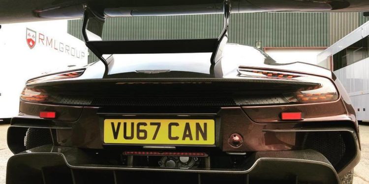 Este é o único Aston Martin Vulcan homologado para a via publica! 13
