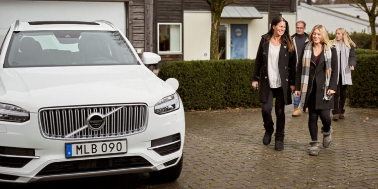 Volvo entrega automóveis autónomos a famílias Suecas! 37
