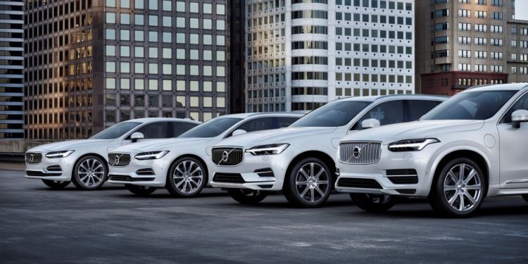 Volvo entrega automóveis autónomos a famílias Suecas! 25