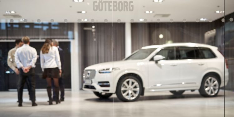 Volvo entrega automóveis autónomos a famílias Suecas! 22