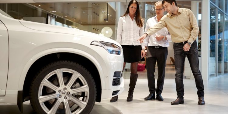 Volvo entrega automóveis autónomos a famílias Suecas! 21