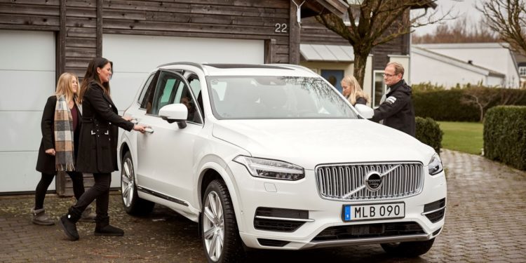 Volvo entrega automóveis autónomos a famílias Suecas! 16