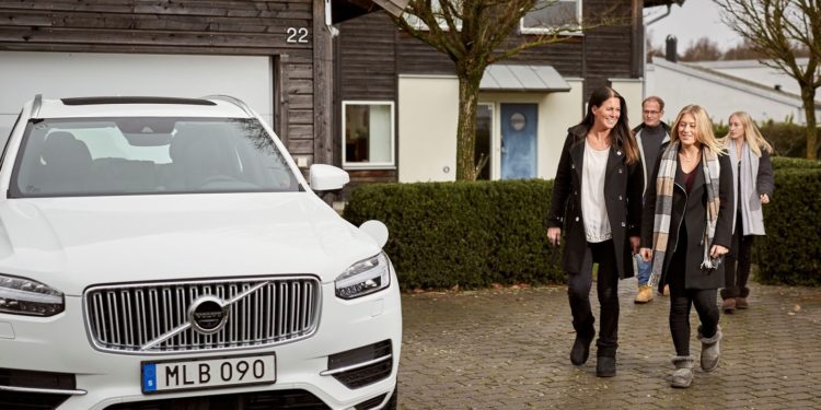 Volvo entrega automóveis autónomos a famílias Suecas! 18