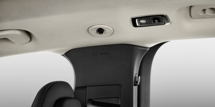 Volvo entrega automóveis autónomos a famílias Suecas! 31