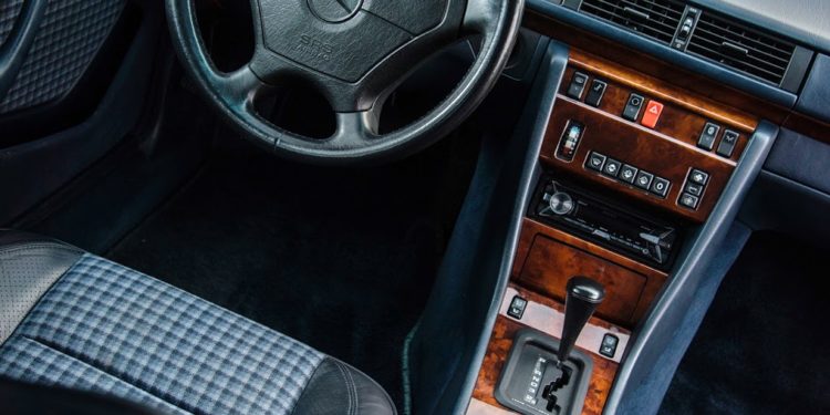 O Mercedes 500E e o Lancia Thema 8.32 de Rowan Atkinson estão à venda! 15 O Mercedes 500E e o Lancia Thema 8.32 de Rowan Atkinson estão à venda! 15