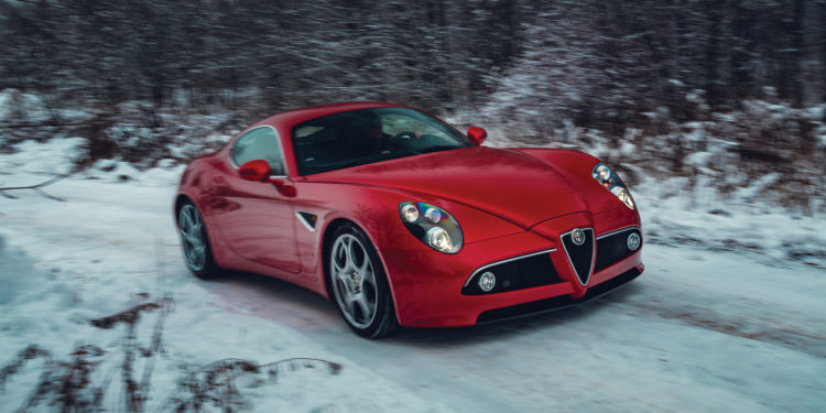 Este Alfa Romeo 8C vai a leilão! 26