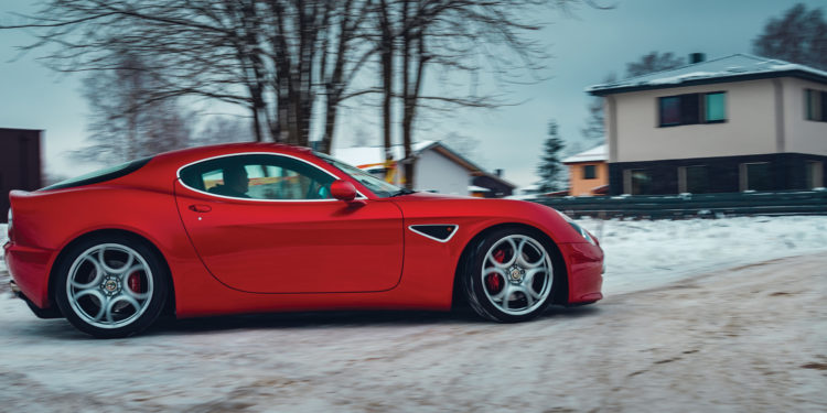 Este Alfa Romeo 8C vai a leilão! 25