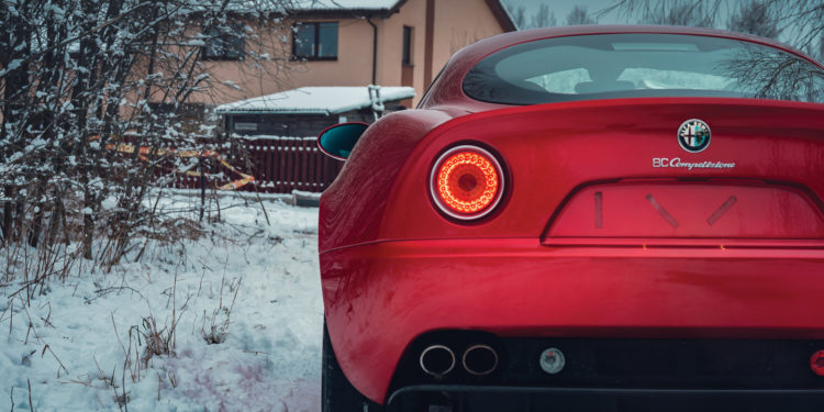 Este Alfa Romeo 8C vai a leilão! 23