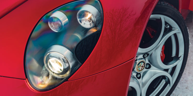 Este Alfa Romeo 8C vai a leilão! 21