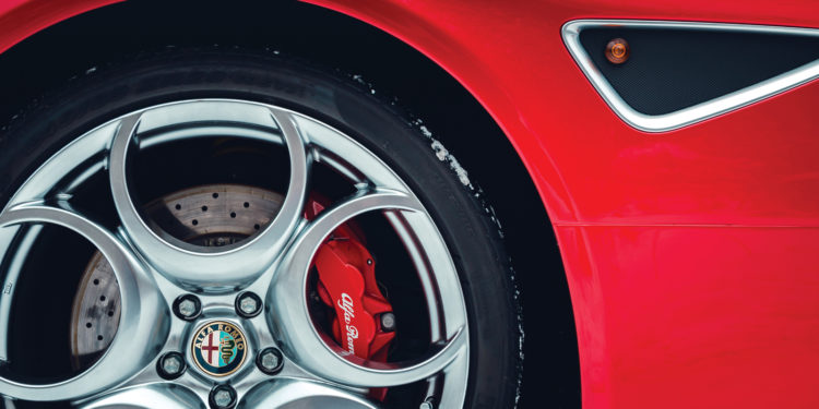 Este Alfa Romeo 8C vai a leilão! 16