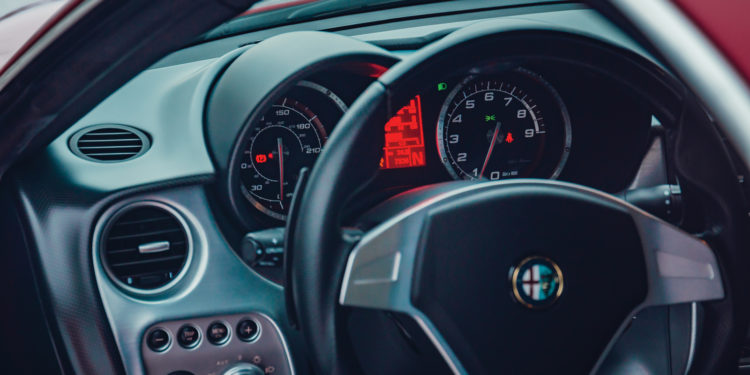 Este Alfa Romeo 8C vai a leilão! 18