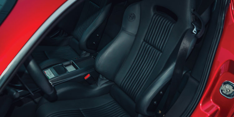 Este Alfa Romeo 8C vai a leilão! 14