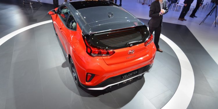 Hyundai revela Veloster no salão de Detroit! 75
