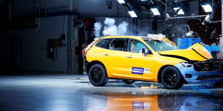Volvo XC60 D4 AWD Momentum: Ao volante do automóvel mais seguro do segmento! 27