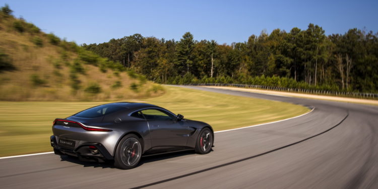 Aston Martin prepara rival para o Tesla Roadster! 15