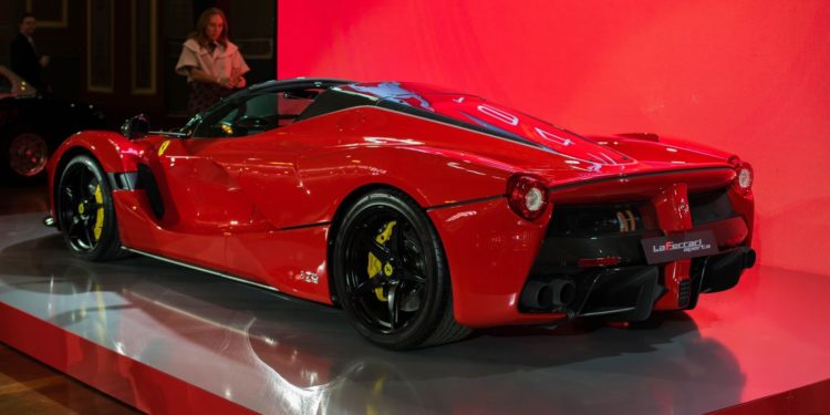 Supercarro eléctrico da Ferrari promete intimidar a concorrência! 15
