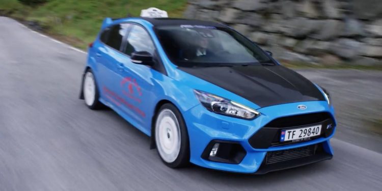 Este Taxista cria emoções fortes na Noruega como seu Ford Focus RS! 15