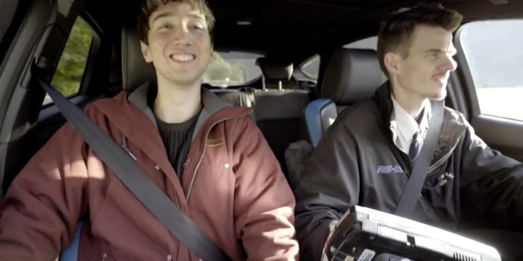 Este Taxista cria emoções fortes na Noruega como seu Ford Focus RS! 14