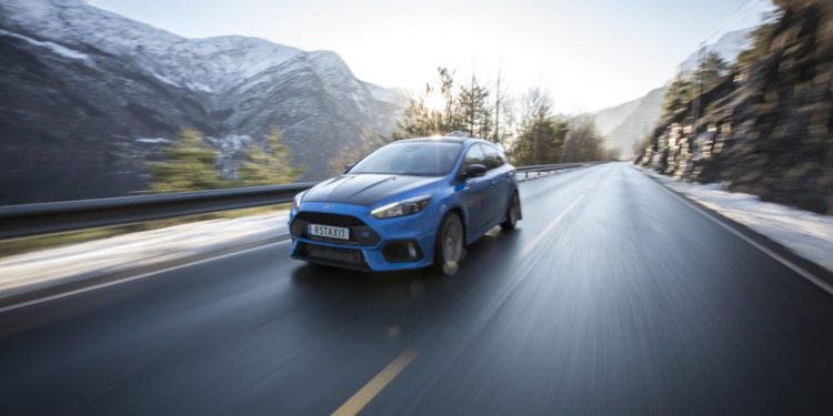 Este Taxista cria emoções fortes na Noruega como seu Ford Focus RS! 21