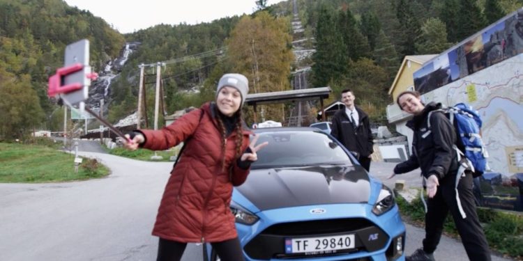 Este Taxista cria emoções fortes na Noruega como seu Ford Focus RS! 16