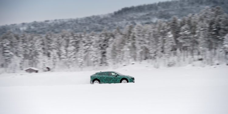 Jaguar I-Pace carrega 80% em 45 minutos! 14