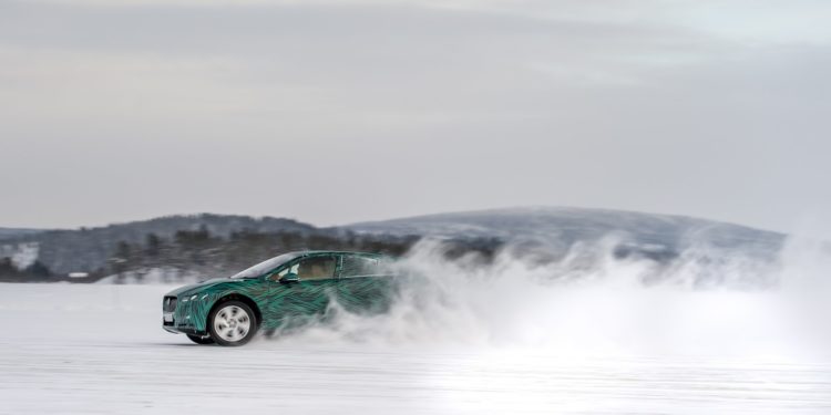 Jaguar I-Pace carrega 80% em 45 minutos! 13