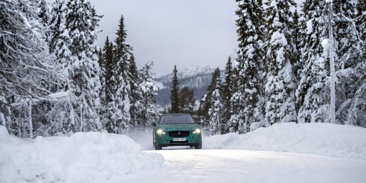 Jaguar I-Pace carrega 80% em 45 minutos! 21