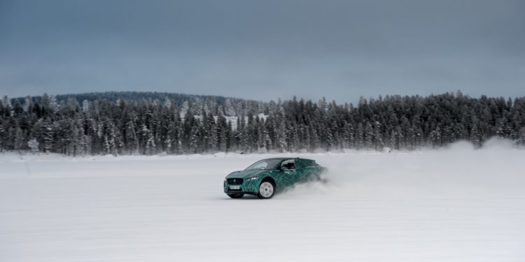 Jaguar I-Pace carrega 80% em 45 minutos! 18