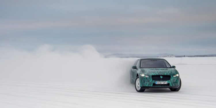 Jaguar I-Pace carrega 80% em 45 minutos! 17