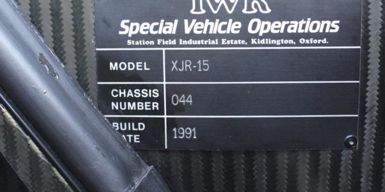 Poderá este Jaguar XJR-15 passar o meio milhão de Euros? 24