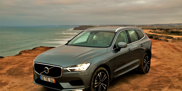 Volvo XC60 D4 AWD Momentum: Ao volante do automóvel mais seguro do segmento! 55