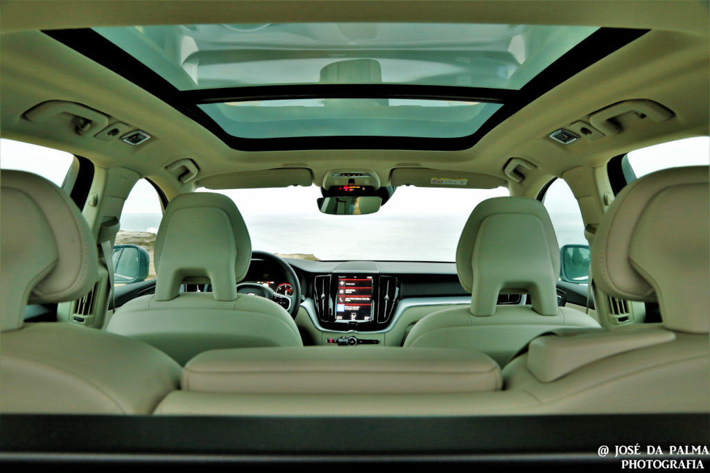 Volvo XC60 D4 AWD Momentum: Ao volante do automóvel mais seguro do segmento! 22