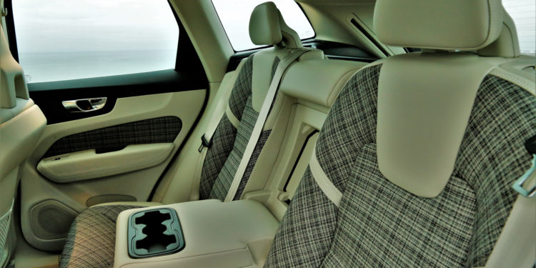 Volvo XC60 D4 AWD Momentum: Ao volante do automóvel mais seguro do segmento! 58