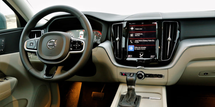 Volvo XC60 D4 AWD Momentum: Ao volante do automóvel mais seguro do segmento! 49