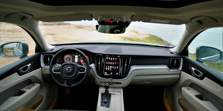 Volvo XC60 D4 AWD Momentum: Ao volante do automóvel mais seguro do segmento! 46
