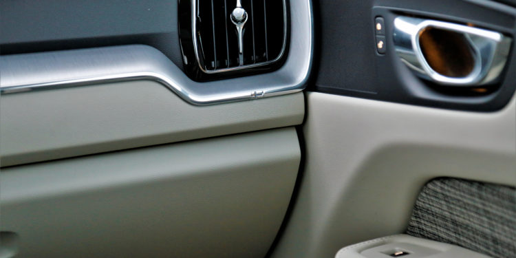 Volvo XC60 D4 AWD Momentum: Ao volante do automóvel mais seguro do segmento! 40