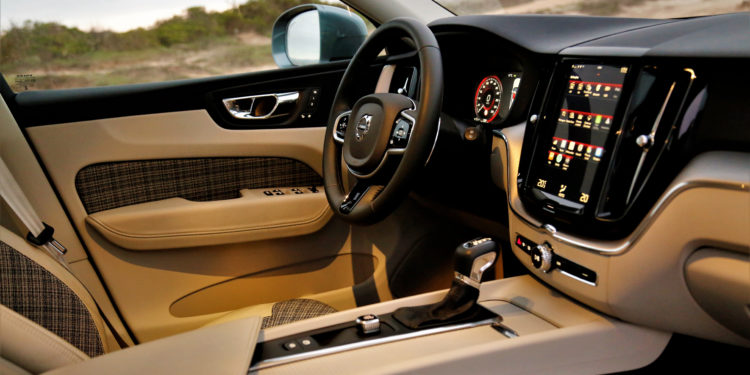 Volvo XC60 D4 AWD Momentum: Ao volante do automóvel mais seguro do segmento! 41