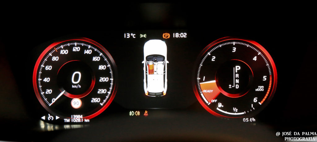 Volvo XC60 D4 AWD Momentum: Ao volante do automóvel mais seguro do segmento! 24