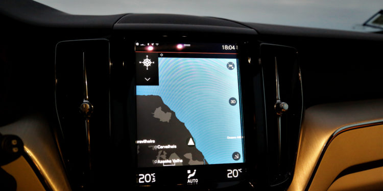 Volvo XC60 D4 AWD Momentum: Ao volante do automóvel mais seguro do segmento! 36