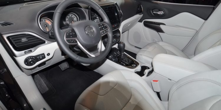 Jeep Cherokee aparece de "cara lavada" em Detroit! 61