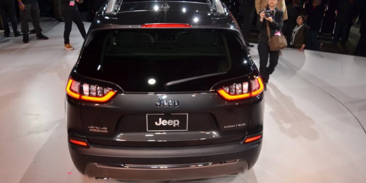 Jeep Cherokee aparece de "cara lavada" em Detroit! 59