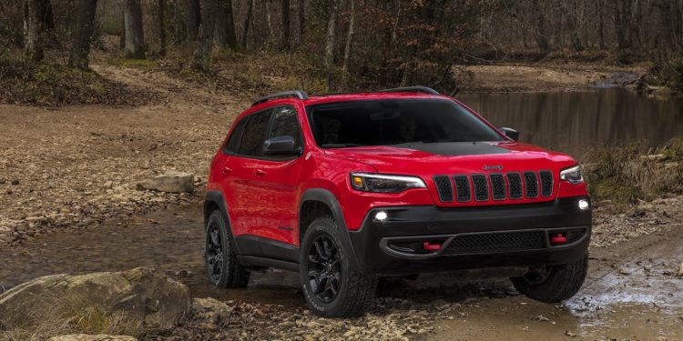 Jeep Cherokee aparece de "cara lavada" em Detroit! 55