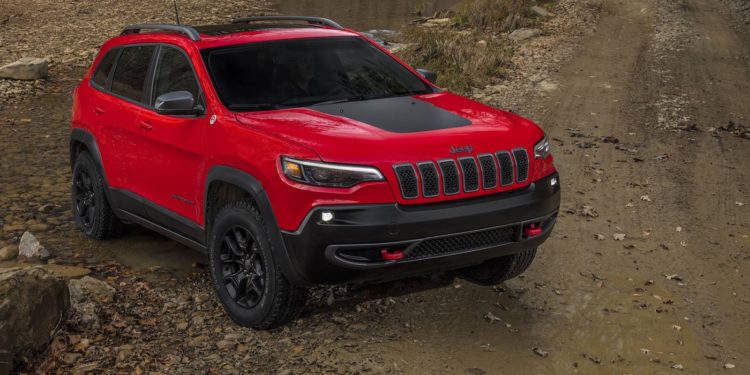 Jeep Cherokee aparece de "cara lavada" em Detroit! 48